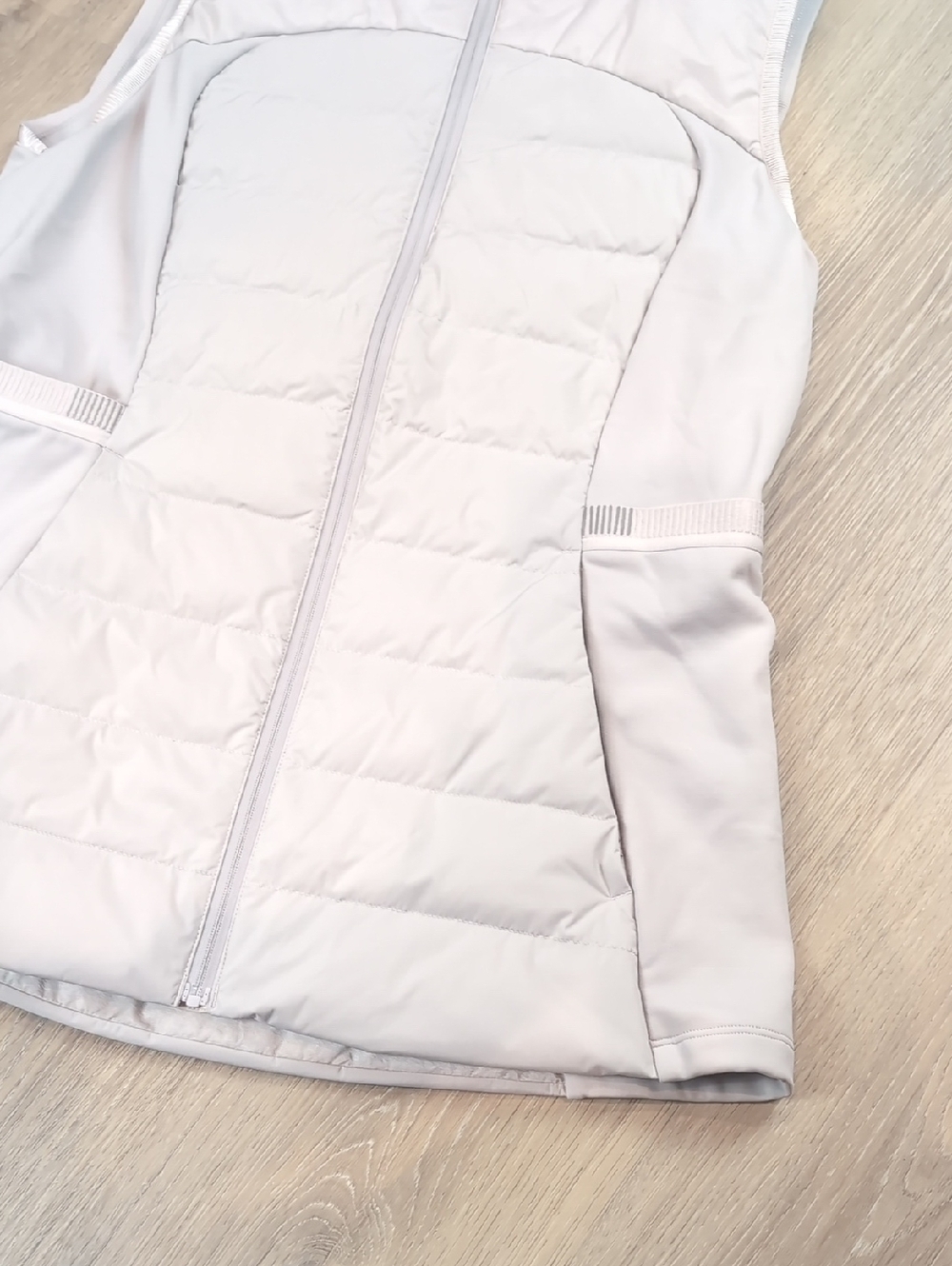 Lululemon Down For It All Vest - Chrome Size 10 - Picture 5 of 11